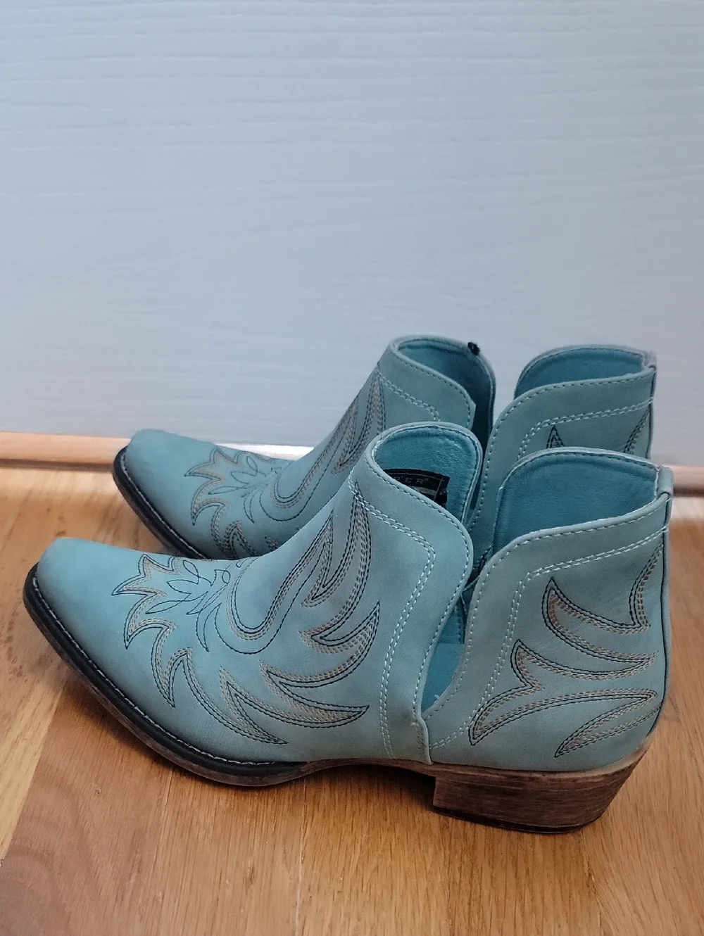 Roper stylish turquoise